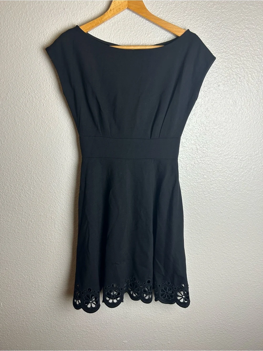 kate spade Fiorella Size XS Black Boatneck Fit-Flare Mini Dress Scalloped luxury